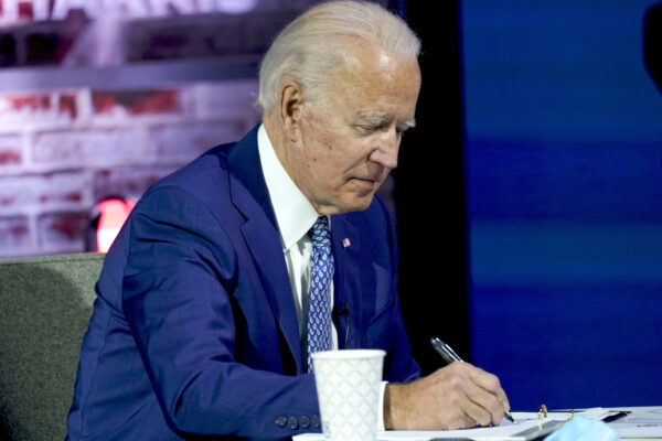 Biden taglia le prigioni private: “Stop a chi trae profitto dalle incarcerazioni”