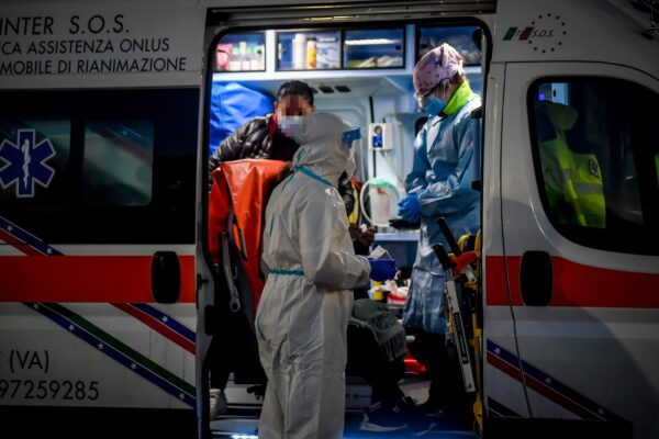 Foto Claudio Furlan – LaPresse
09 Novembre 2020 Milano (Italia)
News
Area tamponi per i pazienti covid allestita dal’ Esercito in Via Novara
Nella foto: operatori sanitari effettuano i test
Photo Claudio Furlan – LaPresse
06 November 2020 Milan (Italy)
News
Swab area for Covid patients set up by the Army in Via Novara
In the photo: health workers carry out tests Foto Claudio Furlan – LaPresse
09 Novembre 2020 Milano (Italia)
News
Area tamponi per i pazienti covid allestita dal’ Esercito in Via Novara
Nella foto: operatori sanitari effettuano i test
Photo Claudio Furlan – LaPresse
06 November 2020 Milan (Italy)
News
Swab area for Covid patients set up by the Army in Via Novara
In the photo: health workers carry out tests