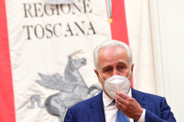 Foto LaPresse – Jennifer Lorenzini
12/11/2020 Firenze – Firenze – (Italia)
Cronaca
Pegaso d’oro – Palazzo Sacrati Strozzi – Firenze
Nella foto:  Eugenio Giani 

Photo LaPresse – Jennifer Lorenzini
12 November 2020 Florence  (Italy)
News
Pegaso d’oro – Palazzo Sacrati Strozzi – Florence
In the pic: Eugenio Giani