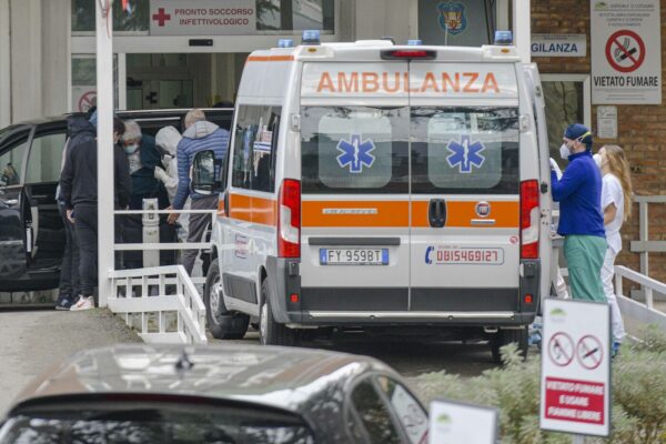 Coronavirus, in Campania 2.729 contagiati e 49 morti: aumentano le terapie intensive