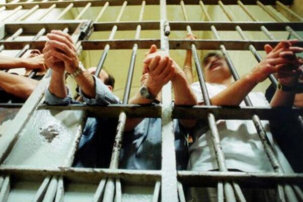 Coronavirus, carceri al collasso: 2.000 positivi tra operatori e detenuti