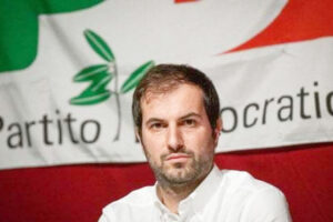 Il Pd la smetta di essere ambiguo su de Magistris