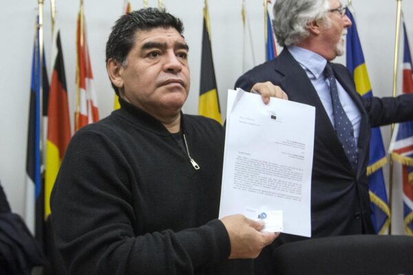 Foto Roberto Monaldo / LaPresse
14-02-2014 Roma
Cronaca
Conferenza stampa di Diego Armando Maradona sul debito col fisco italiano
Nella foto Diego Armando Maradona

Photo Roberto Monaldo / LaPresse
14-02-2014 Rome (Italy)
Diego Maradona’s press conference on the debt with the Italian tax authorities
In the photo Diego Armando Maradona