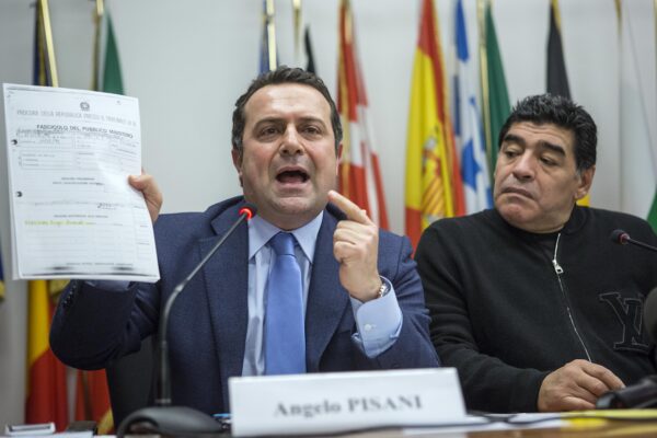 Foto Roberto Monaldo / LaPresse
14-02-2014 Roma
Cronaca
Conferenza stampa di Diego Armando Maradona sul debito col fisco italiano
Nella foto L’avvocato Angelo Pisani, Diego Armando Maradona
Photo Roberto Monaldo / LaPresse
14-02-2014 Rome (Italy)
Diego Maradona’s press conference on the debt with the Italian tax authorities
In the photo Angelo Pisani, Diego Armando Maradona Foto Roberto Monaldo / LaPresse
14-02-2014 Roma
Cronaca
Conferenza stampa di Diego Armando Maradona sul debito col fisco italiano
Nella foto L’avvocato Angelo Pisani, Diego Armando Maradona
Photo Roberto Monaldo / LaPresse
14-02-2014 Rome (Italy)
Diego Maradona’s press conference on the debt with the Italian tax authorities
In the photo Angelo Pisani, Diego Armando Maradona