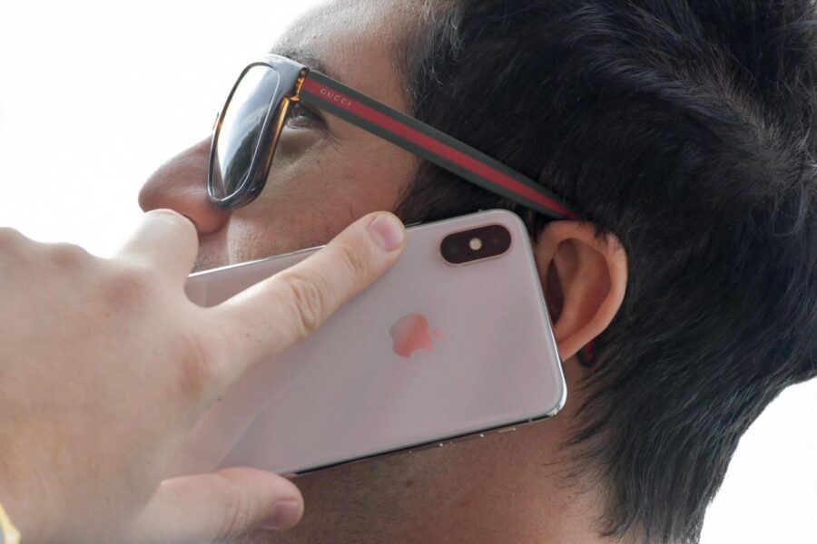 Apple, multa da 10 milioni di euro per pubblicità ingannevole: “iPhone non resistono all’acqua”