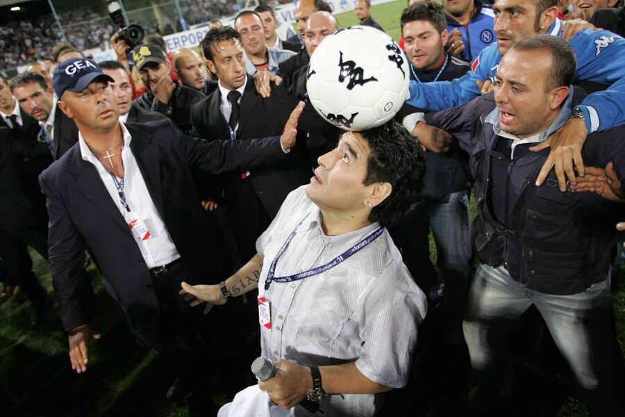 Onoriamo Diego Armando Maradona creando centri sportivi per i nostri scugnizzi