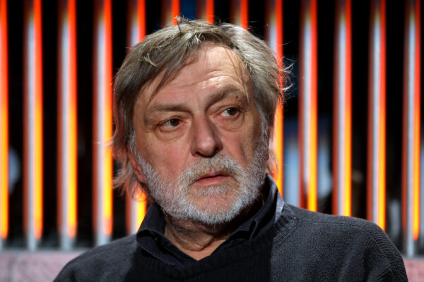 Foto Roberto Monaldo / LaPresse
24-03-2011 Roma
Interni
Trasmissione televisiva “Annozero”
Nella foto Gino Strada 

Photo Roberto Monaldo / LaPresse
24-03-2011 Rome
Tv program “Annozero”
In the photo Gino Strada