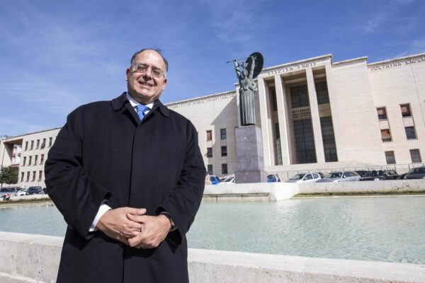 Chi è la moglie di Eugenio Gaudio, l’ex rettore che ha rifiutato l’incarico di commissario alla Sanità in Calabria Chi è la moglie di Eugenio Gaudio, l’ex rettore che ha rifiutato l’incarico di commissario alla Sanità in Calabria