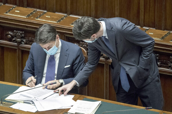 Le Regioni cambiano colore: Campania e Toscana arancioni, altre cinque diventano gialle