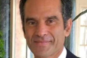 Morto il ginecologo Giuseppe De Francesco: colpito da un malore improvviso