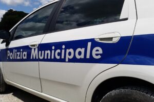 Napoli, donna travolta e uccisa da moto mentre attraversa la strada: dramma a San Giovanni