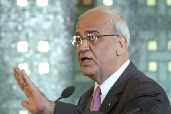 Il Covid uccide Saeb Erekat, storico negoziatore palestinese che lottava per la pace