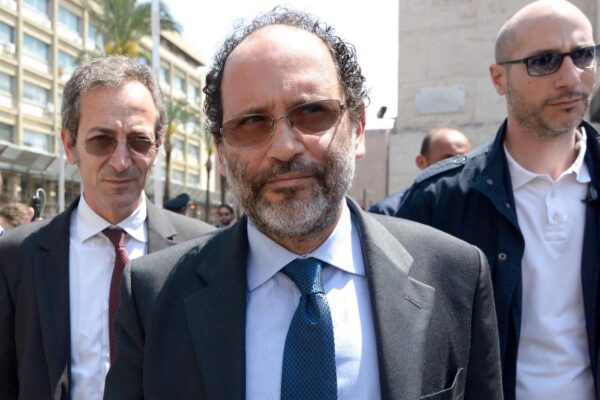 Antonio Ingroia e la ‘Ndrangheta dietro l’origine del Coronavirus, l’ultima uscita dell’ex pm della trattativa Stato-mafia Antonio Ingroia e la ‘Ndrangheta dietro l’origine del Coronavirus, l’ultima uscita dell’ex pm della trattativa Stato-mafia