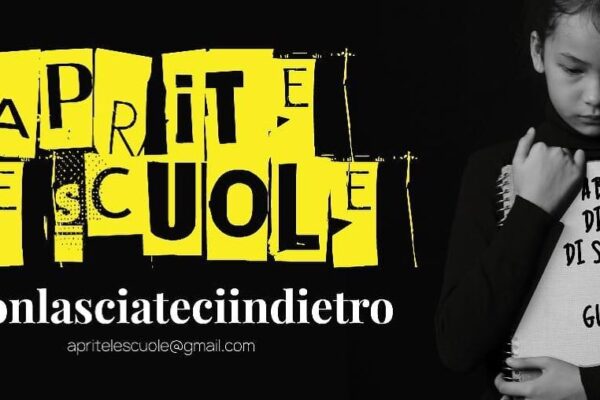 Manifesti dei genitori contro De Luca: “Non lasciateci indietro, scuole aperte in Campania”