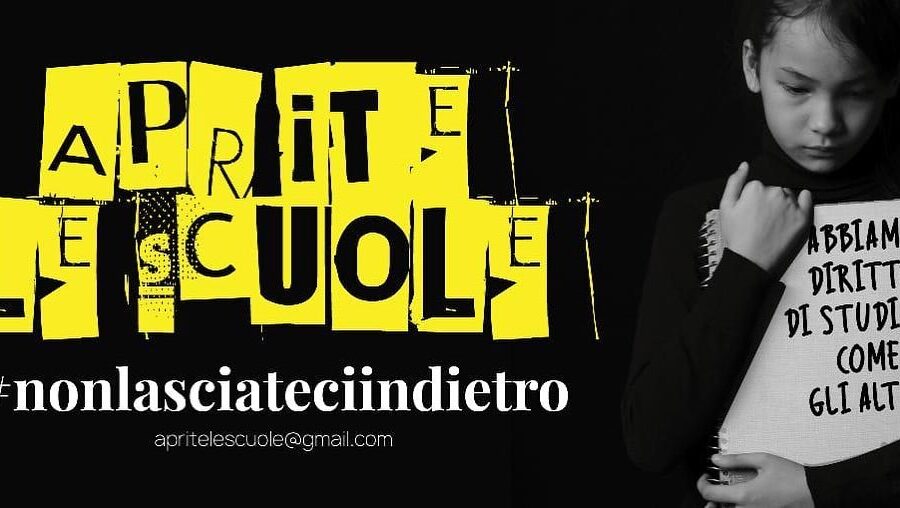 Manifesti dei genitori contro De Luca: “Non lasciateci indietro, scuole aperte in Campania”