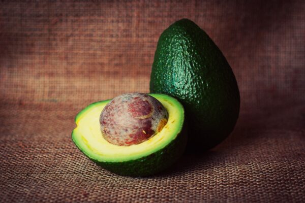 Banane e avocado aiutano a prevenire il Coronavirus, la bufala virale sui social Banane e avocado aiutano a prevenire il Coronavirus, la bufala virale sui social