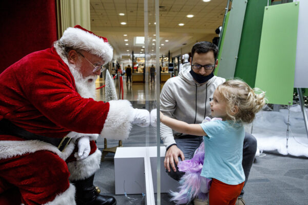 Dpcm per Natale, le novità per zone rosse, negozi e sport: ‘cambio colore’ dal 27 novembre