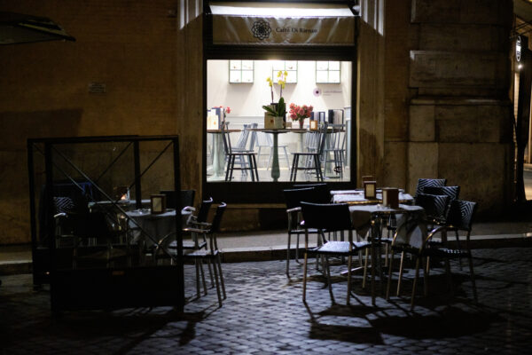 Lockdown Italia, dalla stretta in 4 regioni alle ordinanze locali: scelte mirate per evitare la chiusura nazionale