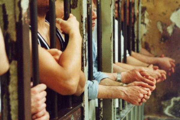 Con il Covid meno ingressi in carcere: “Stop alla reclusione per i fatti meno gravi”