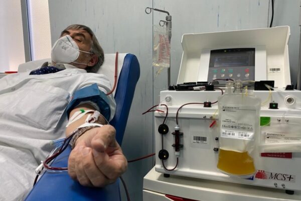 Plasma iperimmune contro il Covid, bocciatura anche dall’Oms: “Costi significativi e nessun beneficio”