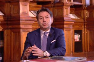 Coronavirus, Conte anticipa: “Oggi nuovi dati su regioni e restrizioni, confido che l’Rt scenda sotto l’1,7”