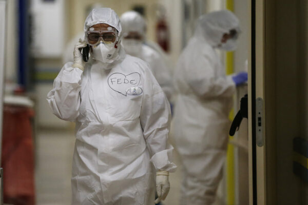 Coronavirus, altri 10mila casi e 348 decessi ma con 25mila tamponi in meno: al 13,8% il tasso di positività