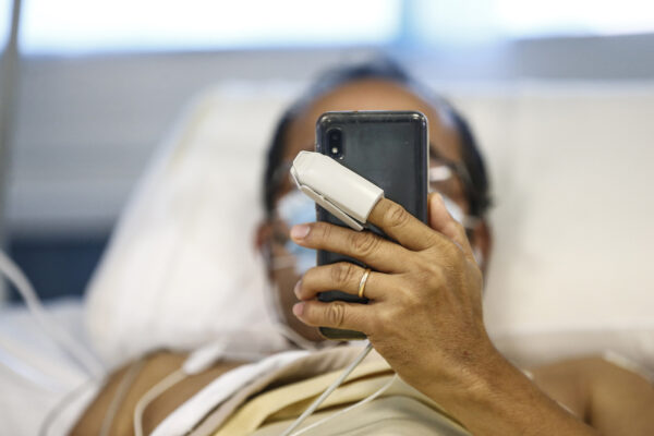 Foto Cecilia Fabiano/LaPresse 
27 Ottobre 2020 Roma (Italia) 
Cronaca 
Seconda Emergenza Covid 19 : Il reparto di Terapia intensiva dell’ospedale San Filippo Neri.
Nella foto: l’età media dei ricoveri si è sensibilmente abbassata  

Photo Cecilia Fabiano/LaPresse 
October 27 , 2020  Rome (Italy) 
News 
Second Covid 19 Emergency: Intensive Care of the San Filippo Neri Hospital.
In the pic : the average age of admissions reduced  significantly