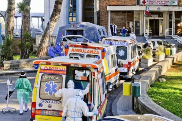 Cronavirus Campania, nuovo record di contagi: 4.601 positivi su 25.806 tamponi