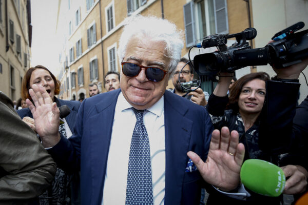 Verdini condannato a 6 anni e mezzo per il crac Credito fiorentino: l’ex senatore si è costituito