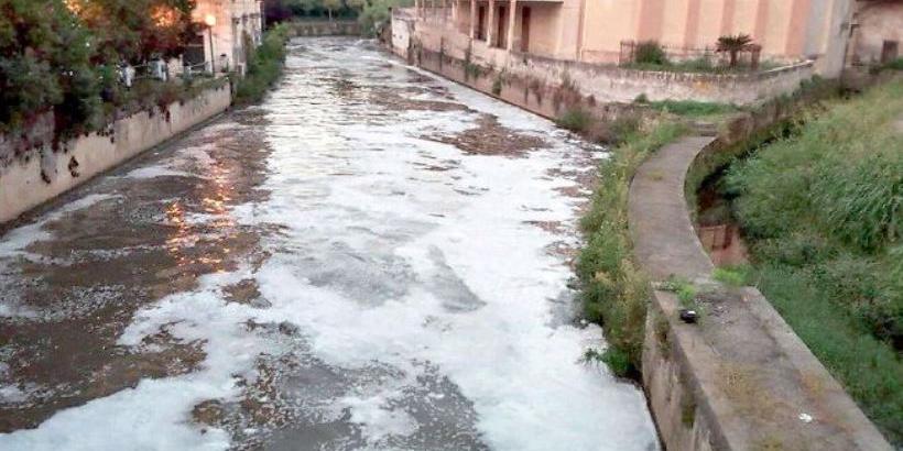Vuoi segnalare uno sversamento illecito nel Sarno? Attivo il sito per denunciare gli scempi ambientali