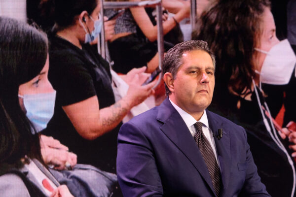 L’Italia si accanisce su Toti ma chiude gli occhi sugli altri conflitti scomodi