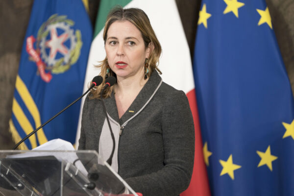 Cinquestellopoli, la verità della Grillo: “Mi opposi alle lobby del tabacco”, e fu cacciata…