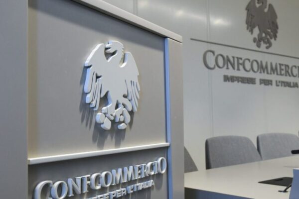 Incontro Regione-Confcommercio: al via tavolo di confronto per misure socio economiche
