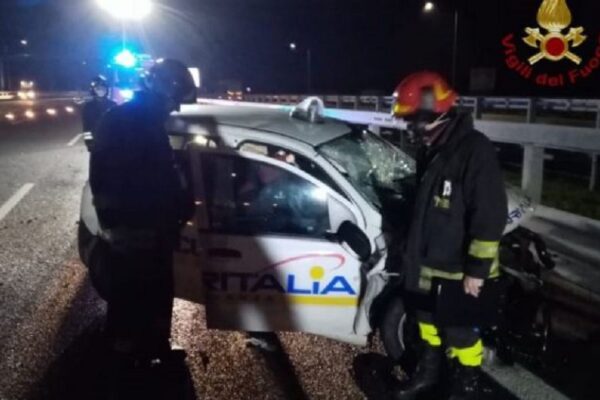 Incidente all’alba sulla BreBeMi tra auto e tir: ferite due guardie giurate, uno è grave Incidente all’alba sulla BreBeMi tra auto e tir: ferite due guardie giurate, uno è grave