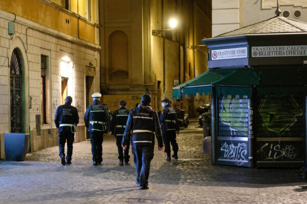 Gli scenari di rischio nel nuovo Dpcm: come funziona il meccanismo di ‘divisione’ delle Regioni con 3 aree