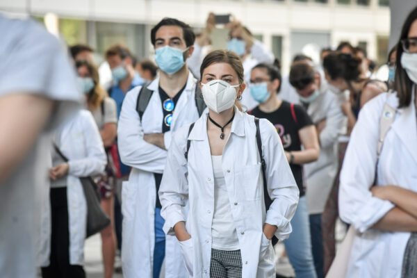 Foto Claudio Furlan – LaPresse
22 Giugno 2020 Milano (Italia)
News
Manifestazione medici speciallizandi per regolarizzazione dopo i mesi dell’emergenza covid
Photo Claudio Furlan – LaPresse
22 June 2020 Milano (Italy)
News
Medical doctors under training demonstration for regularization after the months of the covid emergency Foto Claudio Furlan – LaPresse
22 Giugno 2020 Milano (Italia)
News
Manifestazione medici speciallizandi per regolarizzazione dopo i mesi dell’emergenza covid
Photo Claudio Furlan – LaPresse
22 June 2020 Milano (Italy)
News
Medical doctors under training demonstration for regularization after the months of the covid emergency