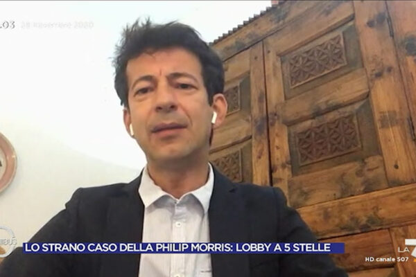 Gli interventi di Nicola Biondo a Omnibus sul caso Philip Morris: “In Italia c’è la monarchia dei Casaleggio”