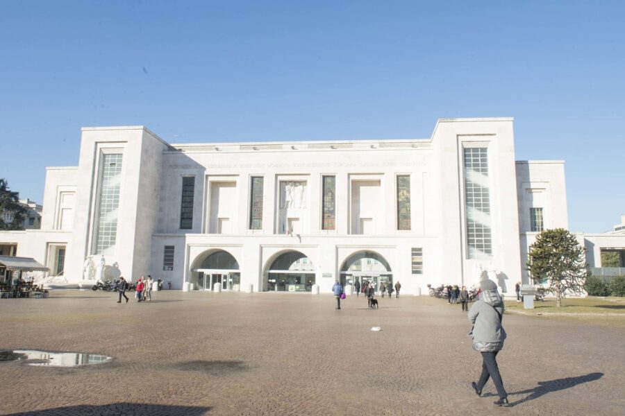 Lanciarazzi trovato all’ospedale Niguarda di Milano: si indaga per atto intimidatorio