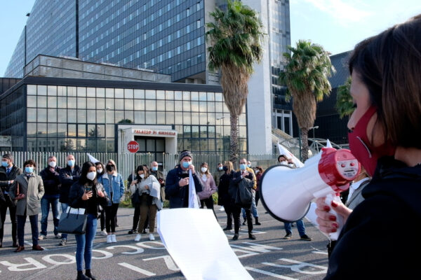 “Aprite le porte per evitare la morte”, manifestazione del Carcere possibile davanti al Tribunale di Napoli