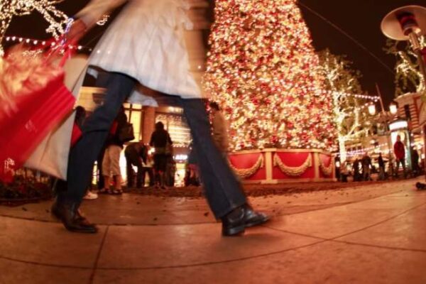 Dpcm Natale, stop a spostamenti tra Regioni, coprifuoco e quarantena: le novità di dicembre