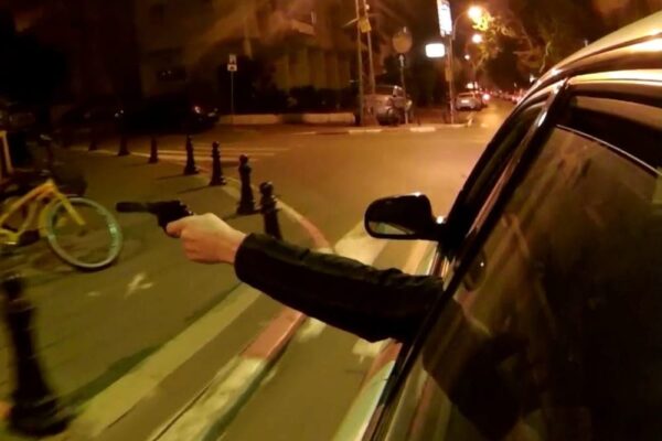 Camorra, terrore a Portici: 33 proiettili contro casa e auto di un affiliato al clan Vollaro