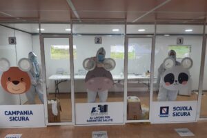 Screening per la riapertura delle scuole, tamponi per i bambini in sicurezza e con “divertimento”