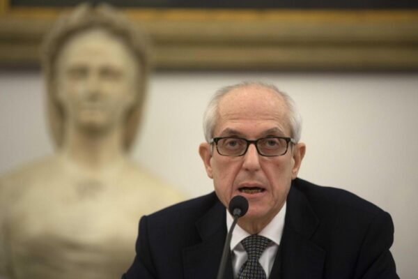 Caos Calabria, Tronca in pole come commissario: ‘paparazzato’ a pranzo col viceministro Sileri