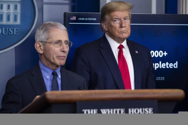 Trump minaccia di licenziare Fauci, alta tensione alla vigilia dell’Election Day