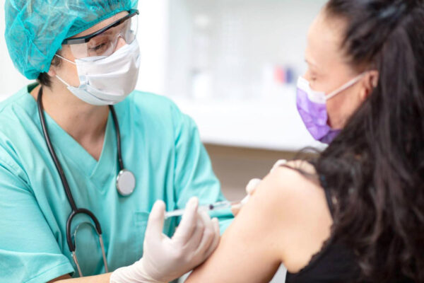 Campagna vaccini anticovid in Italia, Ricciardi: “Procedura record, immunità gregge a fine 2021”