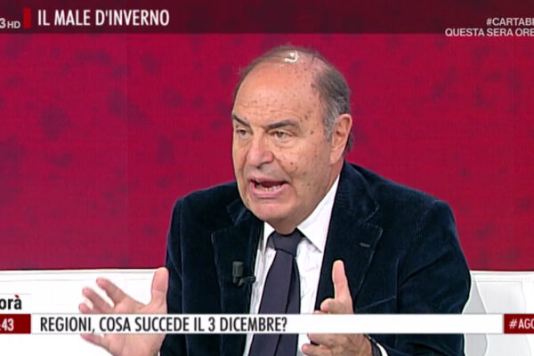 Vespa su Mussolini e il fascismo: “La settimana di 40 ore, l’Inps li ha inventati Mussolini. Quanti lo sanno?”