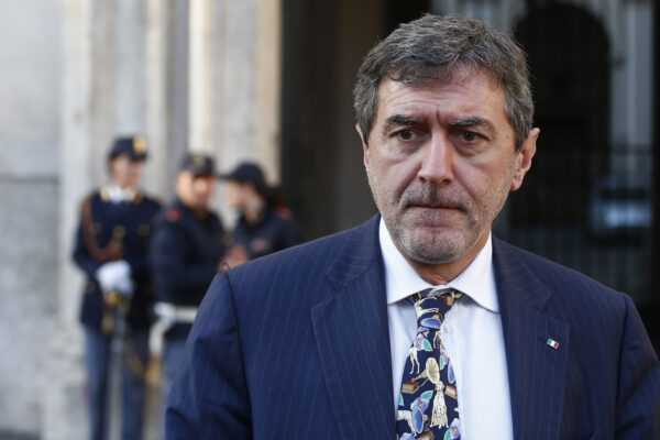 L’Abruzzo si auto dichiara zona arancione, ma è scontro col governo