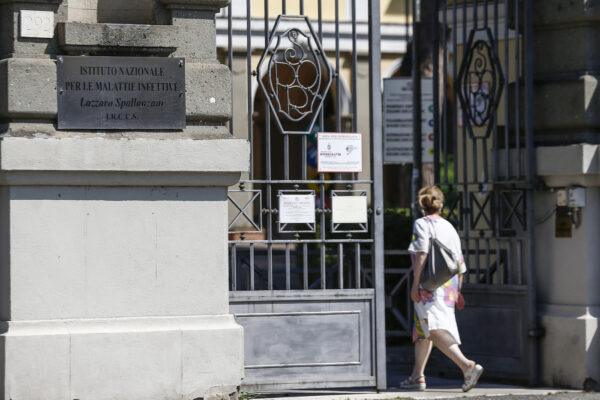 Foto Cecilia Fabiano/ LaPresse 
12 Agosto 2020 Roma   (Italia)
Cronaca : 
Istituto per le malattie infettive Lazzaro Spallanzani dove si lavora al vaccino anti Covid19 
Nella Foto: l’entrata principale della struttura 
Photo Cecilia Fabiano/LaPresse
August 12 , 2020  Rome  (Italy) 
News:
Virus outbreak Lazzaro Spallanzani  institute where are working on coronavirus vaccine 
In the pic : the principal entrance of the hospital