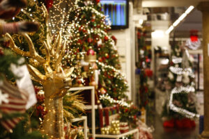 Foto Cecilia Fabiano/ LaPresse 
20 Novembre  2020 Roma (Italia)
Cronaca  : 
Previsto un Nuovo DPCM per Natale 
Nella Foto :  prime decorazioni natalizie nei negozi 
Photo Cecilia Fabiano/LaPresse
November 20 , 2020  Roma (Italy) 
News:
New rules from the government in Christmas Time 
In The Pic : 32 / 5000
Translation results
first Christmas lights in the shops