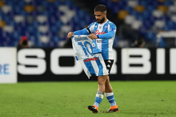 Foto Alessandro Garofalo/LaPresse 
29 novembre 2020 Napoli, Italia 
sport calcio 
Napoli vs Roma – Campionato di calcio Serie A TIM 2020/2021 – stadio San Paolo.
Nella foto: Lorenzo Insigne (Napoli) esultanza dopo il gol 1-0 con la maglia numero 10 di Diego Armando Maradona

Photo Alessandro Garofalo/LaPresse 
November 29, 2020 Naples, Italy 
sport soccer 
Napoli vs Roma – Italian Football Championship League A TIM 2020/2021 – San Paolo stadium.
In the pic: Lorenzo Insigne  Napoli celebrates after scoring goal 1-0